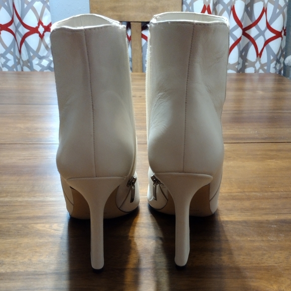 Nine West Torrie boots in White - Picture 6 of 9